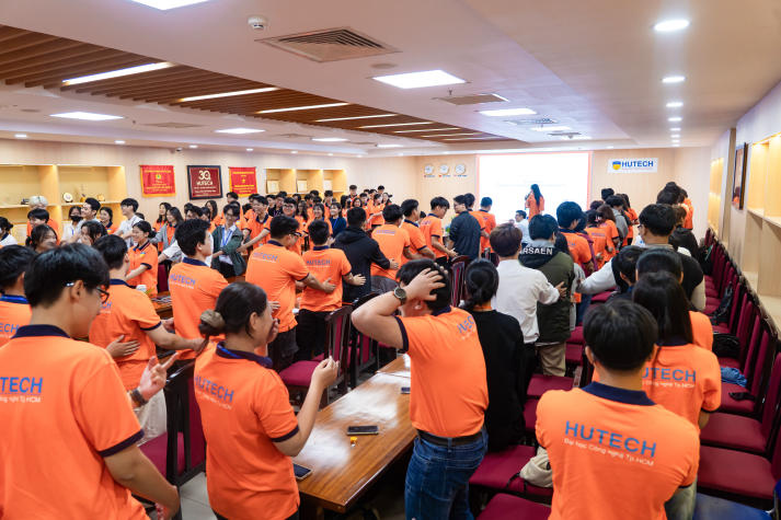 Tập huấn Ban cán sự khóa 2025: Rèn kỹ năng, khẳng định bản lĩnh thủ lĩnh sinh viên HUTECH 65