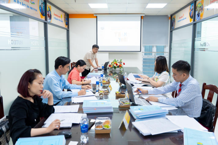 HUTECH tổ chức bảo vệ luận văn, đề án Thạc sĩ ngành Quản trị kinh doanh 59