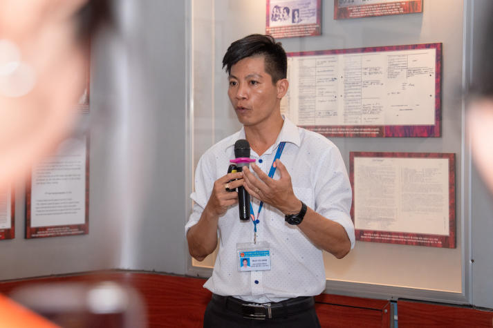 [Ảnh] Về nguồn tại Bến Nhà Rồng: Hành trình ý nghĩa của sinh viên Khoa Tài chính - Thương mại 75