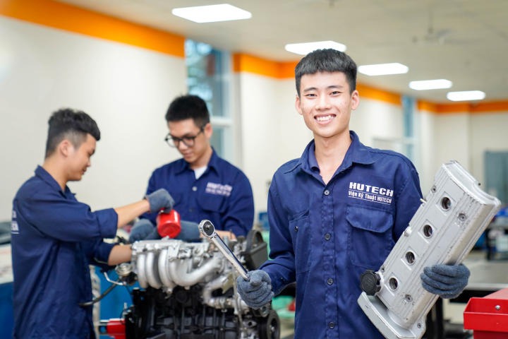 Học ngành Công nghệ ô tô điện cần giỏi môn gì? 8