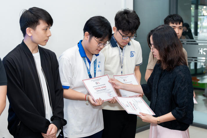 [Video] HUTECH đăng cai Chung kết OAI HCMC 2025: “Sàn đấu” AI mở ra cơ hội chinh phục công nghệ số 111