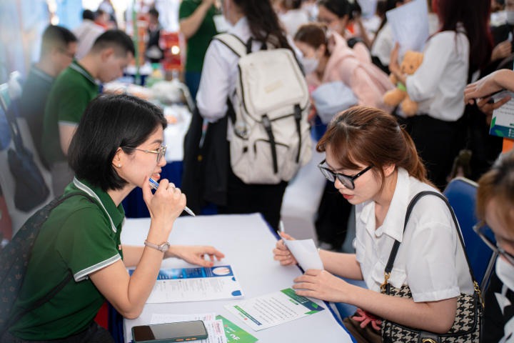 66 Businesses "Landed" HUTECH Career Day 2023 Bringing  More Than 4,800 jobs To Students 270