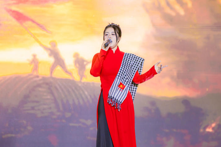 [Video] Âm vang Quốc kỳ: Sinh viên năm 2 Quản trị sự kiện tổ chức concert quy mô, chạm đến trái tim khán giả 39