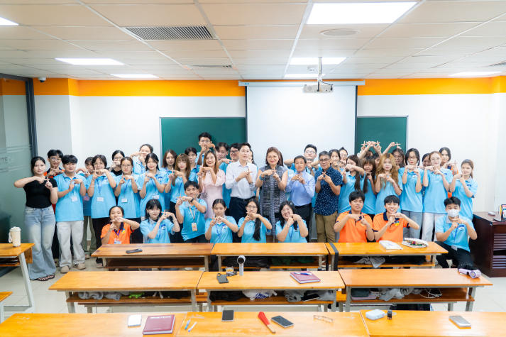 HUTECH students expand creative thinking and global connections through a workshop series with Philippine speakers 114