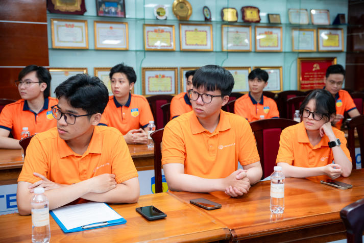 Hanwha Life Finance Mentor wraps up, highlighting growth of 40 HUTECH students 32