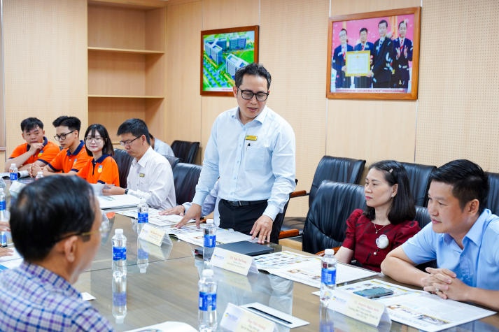 HUTECH đón tiếp và làm việc cùng lãnh đạo Tạp chí Doanh nhân Sài Gòn 41