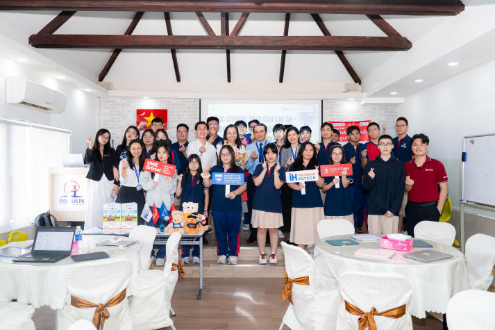 Học sinh THPT khám phá ứng dụng AI và định hướng tương lai cùng I-HUTECH 66