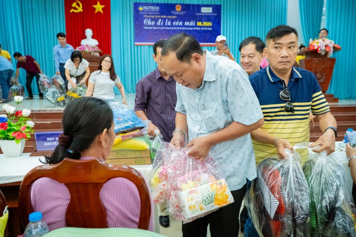 HUTECH viết tiếp hành trình thiện nguyện “Cho đi là còn mãi” tại tỉnh Tiền Giang 141
