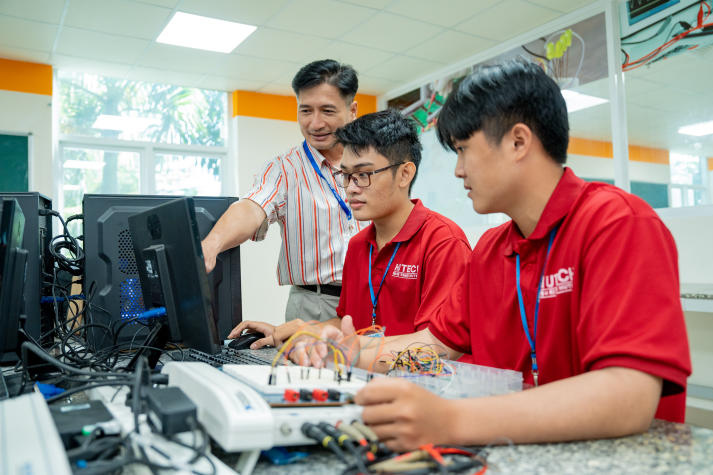 Khối ngành Kỹ thuật - Công nghệ HUTECH xét học bạ từ 18 điểm, học phí khoảng 10 triệu/học kỳ 19