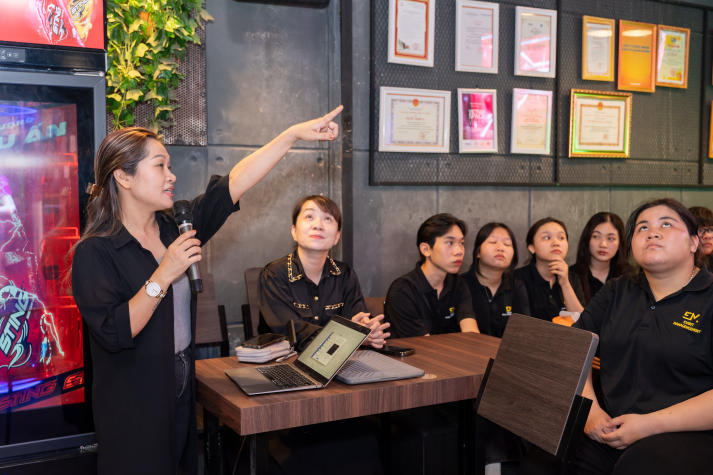 Sinh viên Quản trị sự kiện "đột nhập" Alta Media, khám phá hậu trường công nghệ sự kiện hiện đại 41