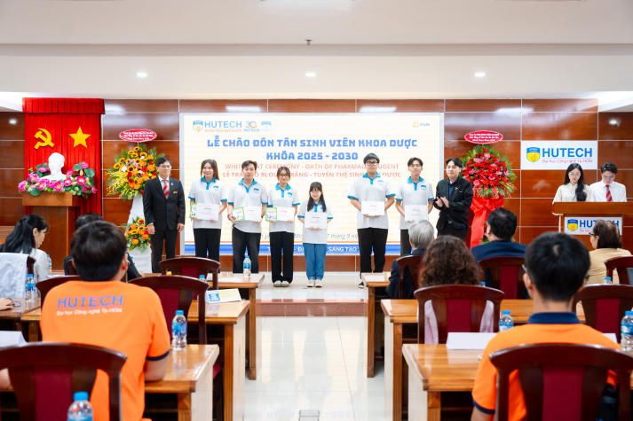 [Video] Dấu ấn đầu đời Blouse trắng: Tân sinh viên Khoa Dược chính thức bước vào hành trình mới 106