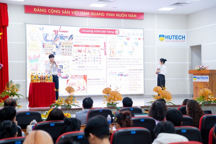 [Video] Chịu chơi như sinh viên HUTECH: “Chạy show” hết học thuật lại tới văn hóa, nghệ thuật, thể thao 52