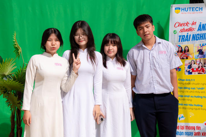 Check-in cực “xịn” cùng HUTECH: học sinh THPT khám phá không gian studio chuyên nghiệp 44