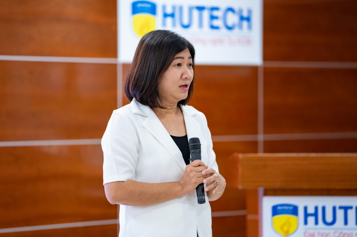 TS. Nguyễn Thị Ngọc Quyên đã bày tỏ niềm tự hào về sinh viên Khoa
