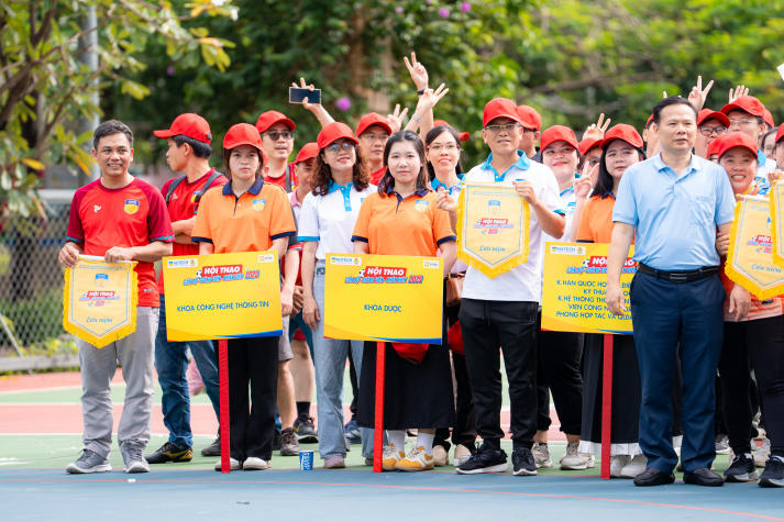 [Video] Sôi động, gắn kết và bùng nổ tại Hội thao Cán bộ - Giảng viên - Nhân viên HUTECH 2025 117