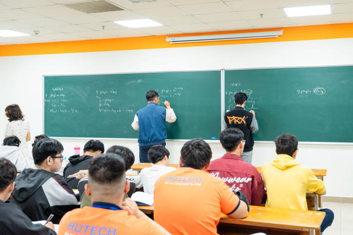 [Video] HUTECH-ers “come back” sau Tết: Sạc đầy năng lượng, chinh phục những mục tiêu mới 79