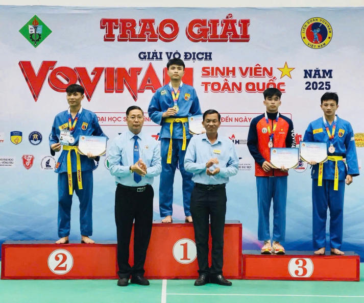 Đội tuyển HUTECH xuất sắc giành 10 huy chương tại Giải vô địch Vovinam sinh viên toàn quốc năm 2025 347