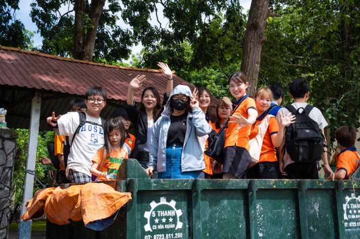 Sinh viên Khoa Nhật Bản học HUTECH và ĐH Hosei thích thú khám phá văn hóa nông thôn Việt Nam 42