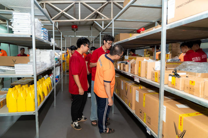 Sinh viên Viện Kỹ thuật trải nghiệm thực tế tại Xưởng VinFast Văn Hiền, tiếp cận công nghệ ô tô hiện đại 38