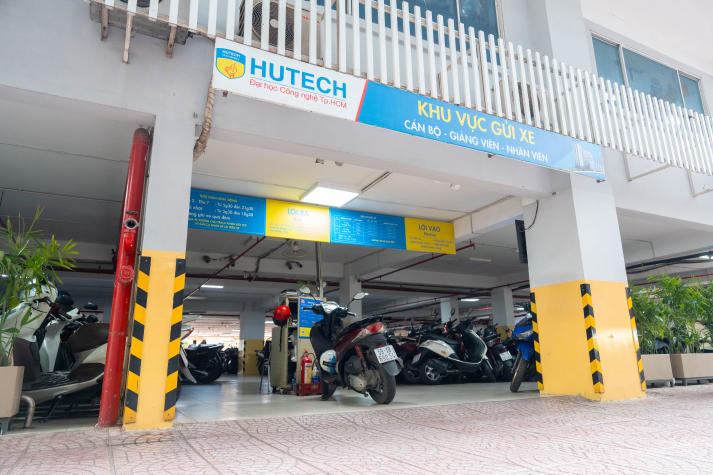 HUTECH bố trí điểm gửi xe thuận tiện phục vụ thí sinh nhập học 49