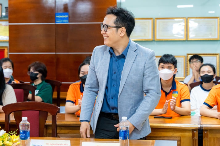 Mãn nhãn với loạt thiết kế độc đáo tại vòng Chung kết cuộc thi thời trang tái chế của Khoa Quản trị kinh doanh HUTECH 36