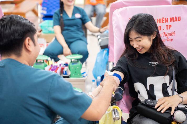 Sinh viên HUTECH trao giọt hồng, lan tỏa yêu thương trong ngày hội hiến máu tình nguyện 40