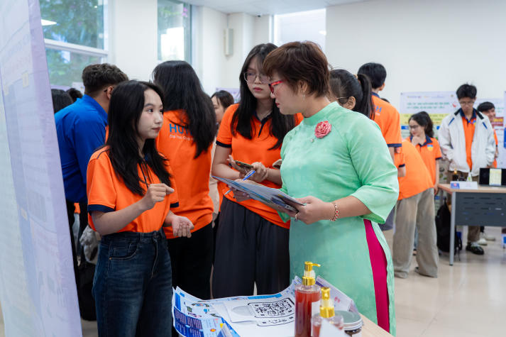 Bùng nổ ý tưởng sáng tạo, sinh viên Viện Khoa học Ứng dụng “trình làng” nhiều sản phấm độc đáo 28