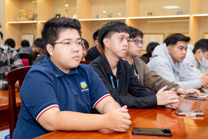 [Video] Sinh viên HUTECH học hỏi bí kíp tạo CV chuyên nghiệp cùng chuyên gia Savills 74