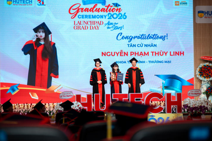 Tân cử nhân HUTECH vững vàng hành trang, rộng mở hành trình mới 48