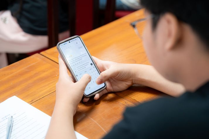 Ứng dụng AI trong học tập, nghiên cứu khoa học và phát triển bản thân cùng sinh viên Khoa Dược 52