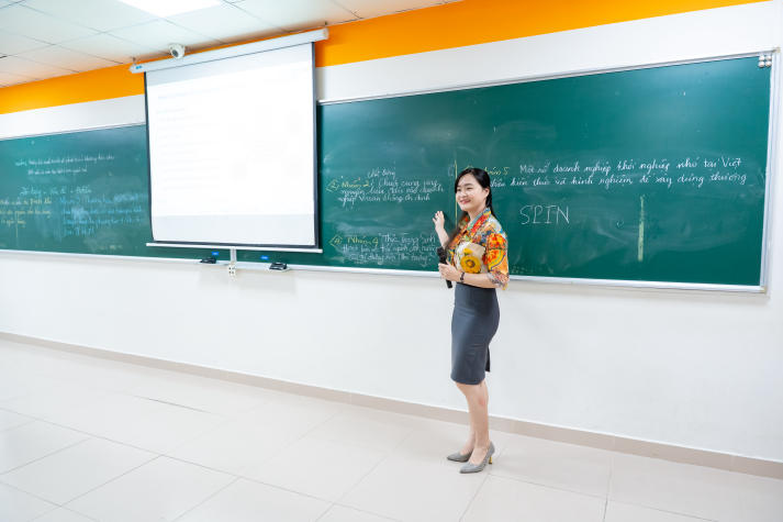  Chuyên đề “Ứng dụng công cụ AI trong giảng dạy và học tập” cũng được tích hợp trong buổi tập huấn
