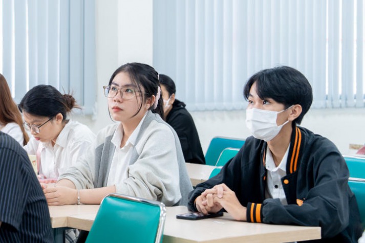 Sinh viên VJIT tìm hiểu và học cách làm con dấu Hanko Nhật Bản 30