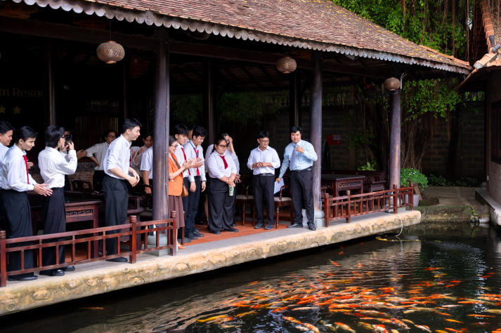 [Video] Sinh viên Quản trị nhà hàng và dịch vụ ăn uống thực hành nghiệp vụ tại Phương Nam Resort 19