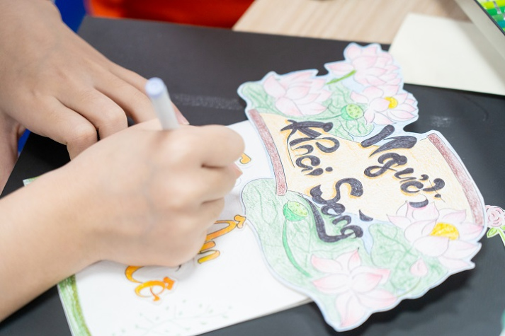 [Ảnh] Sáng tạo và tri ân: Cuộc thi thiết kế thiệp 20/11 của Khoa Kiến trúc - Mỹ thuật HUTECH 36