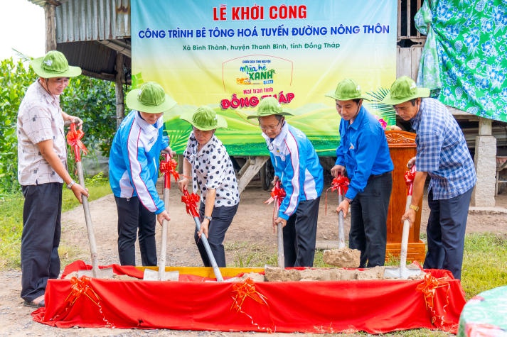 [Video] Trang trọng lễ đón quân và khởi công công trình Mùa hè xanh HUTECH 2024 tại tỉnh Đồng Tháp và Bến Tre 133