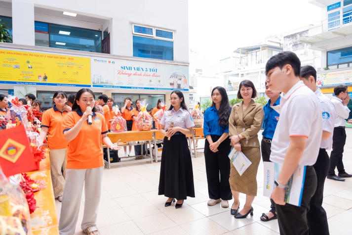 Sinh viên Khoa Tài chính - Thương mại gói yêu thương, gửi ấm áp trong những món quà Tết ý nghĩa 121