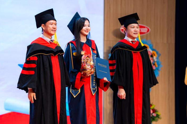 “Học tập suốt đời và không ngừng phát triển năng lực ngoại ngữ” 62