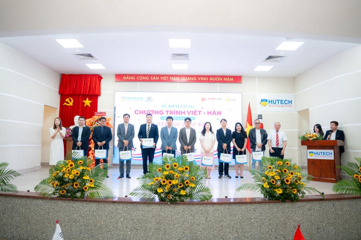 [Video] Doanh nghiệp Hàn khích lệ và mang đến nhiều cơ hội phát triển cho sinh viên VKIT tại Lễ khai giảng 57