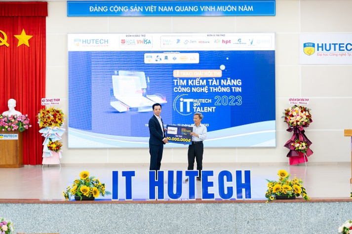 Kịch tích với những màn tranh tài “cân não” tại vòng Chung kết “Tìm kiếm tài năng Công nghệ thông tin 2023” 942