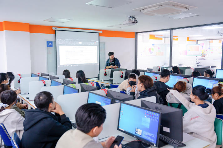 Văn minh học đường: Kỷ luật tạo nên nét đẹp sinh viên HUTECH 81