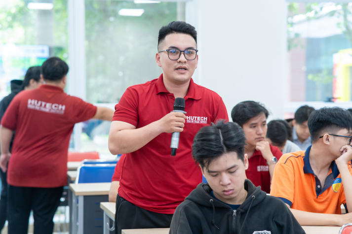 Sinh viên Viện Kỹ thuật tiếp cận công nghệ Digital Twin và xu hướng chuyển đổi số ngành điện 67