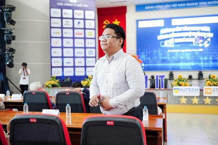 Khoa Công nghệ thông tin HUTECH tưng bừng chào đón tân binh về ngôi nhà chung 42