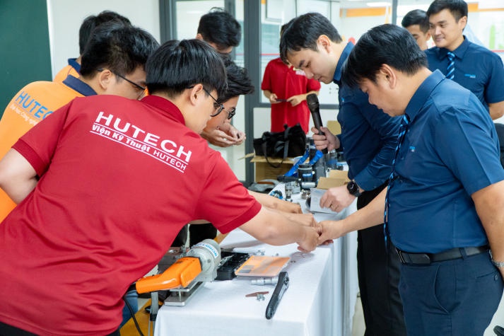 Sinh viên Viện Kỹ thuật HUTECH tiếp cận các giải pháp thi công kỹ thuật bằng bu - lông 111