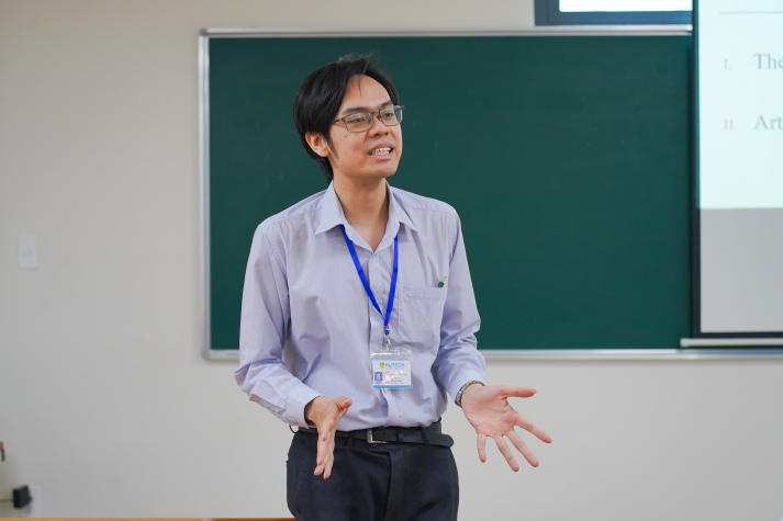 Sinh viên Khoa Tiếng Anh đối mặt và giải quyết thách thức trong lĩnh vực dịch thuật ngày nay 35