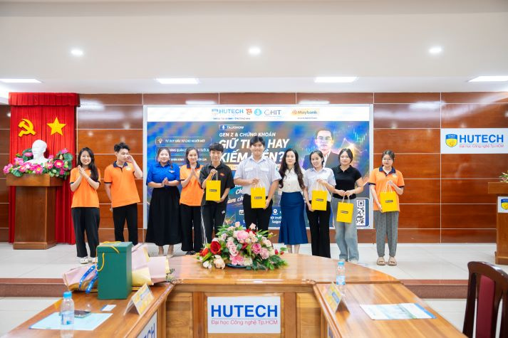 Gen Z Tài chính - Thương mại học đầu tư từ tuổi 20 cùng chuyên gia Maybank 108