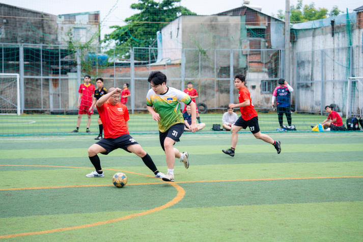 [Hội thao CB-GV-NV HUTECH 2025]: Bóng đá nam ra quân, kịch tính ngay loạt trận mở màn 23