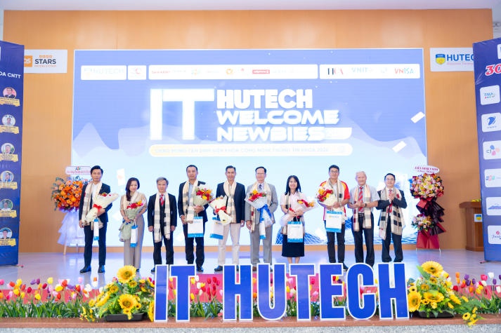 Tân sinh viên Khoa Công nghệ thông tin nắm bắt chiến lược học tập hiệu quả từ chuyên gia 118