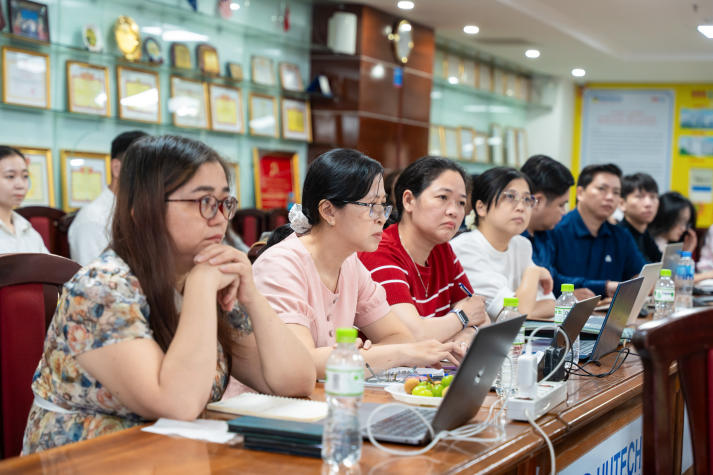 Học viên, nghiên cứu sinh HUTECH nâng cao kỹ năng nghiên cứu và khai thác dữ liệu học thuật 44