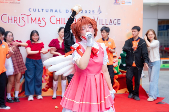 [Video] Christmas Childhood Village: Điểm hẹn văn hóa của sinh viên Khoa Tiếng Anh 46