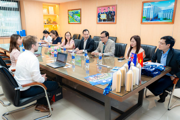 [Video] 10 dấu ấn HUTECH 2025: Khẳng định tầm vóc - Vững bước tương lai 77